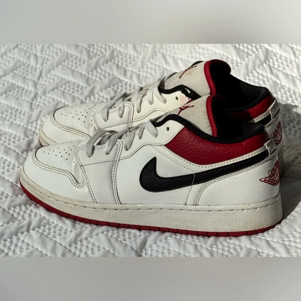 Nike Air Jordan 1 Low GS White Red Black Sneakers Big Boy Youth 7Y Woman 8.5 - Picture 15 of 15
